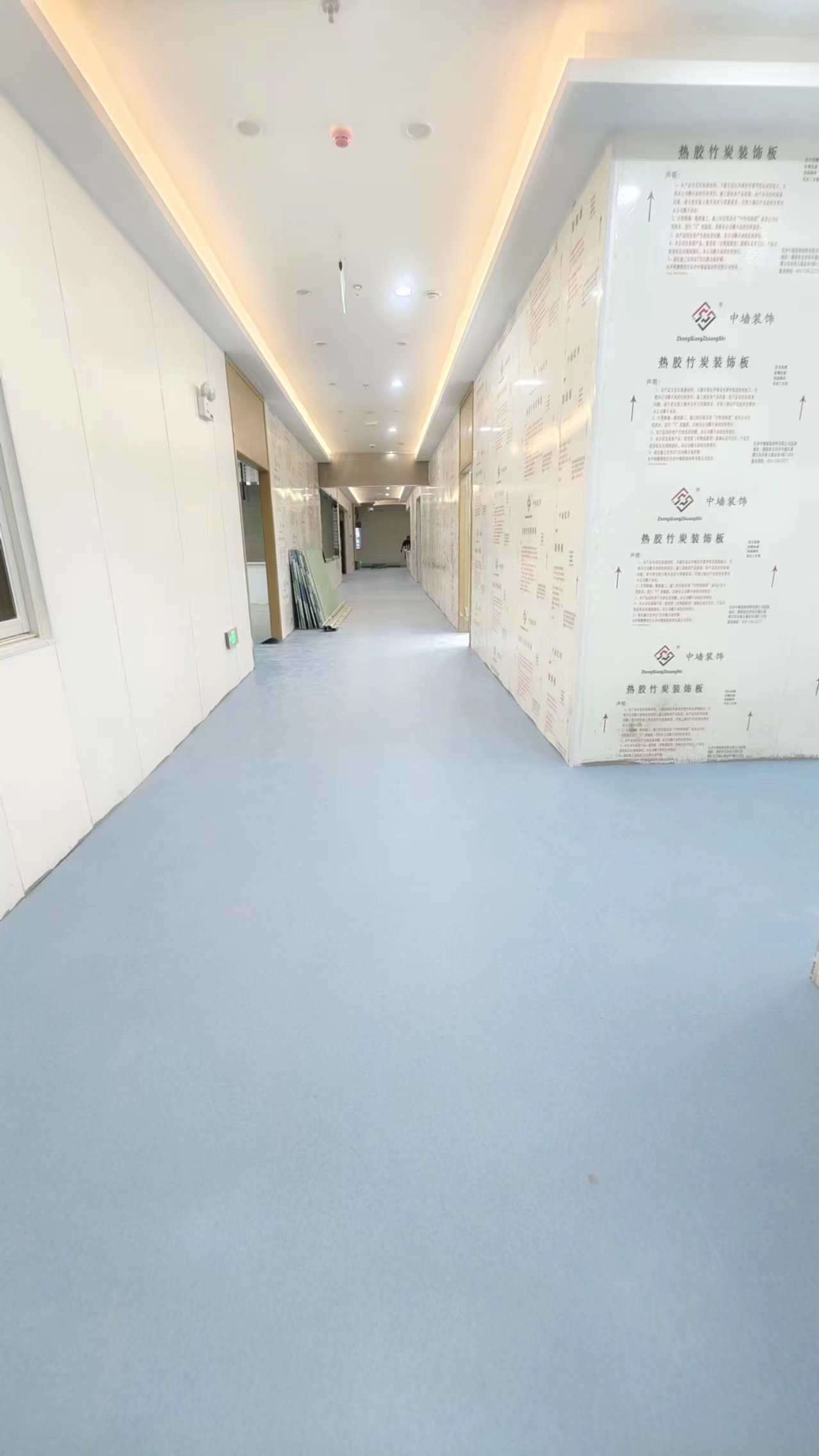 門診地膠.jpg