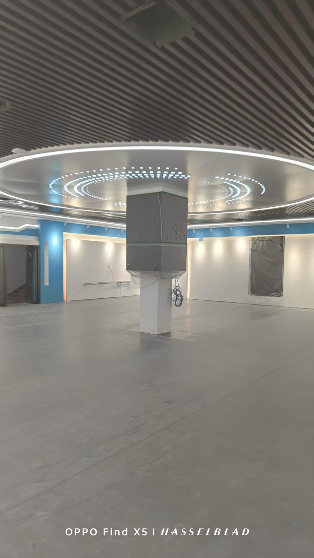 學(xué)校展廳PVC地板鋪設(shè)案例.jpg