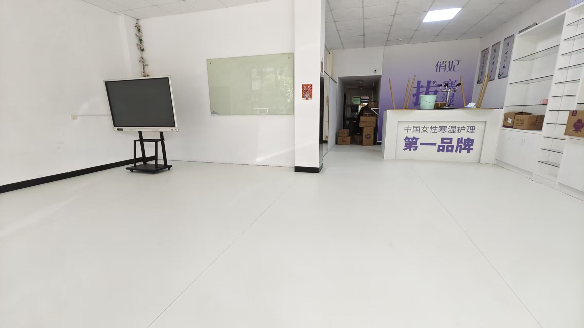 白色地膠鋪裝圖.jpg