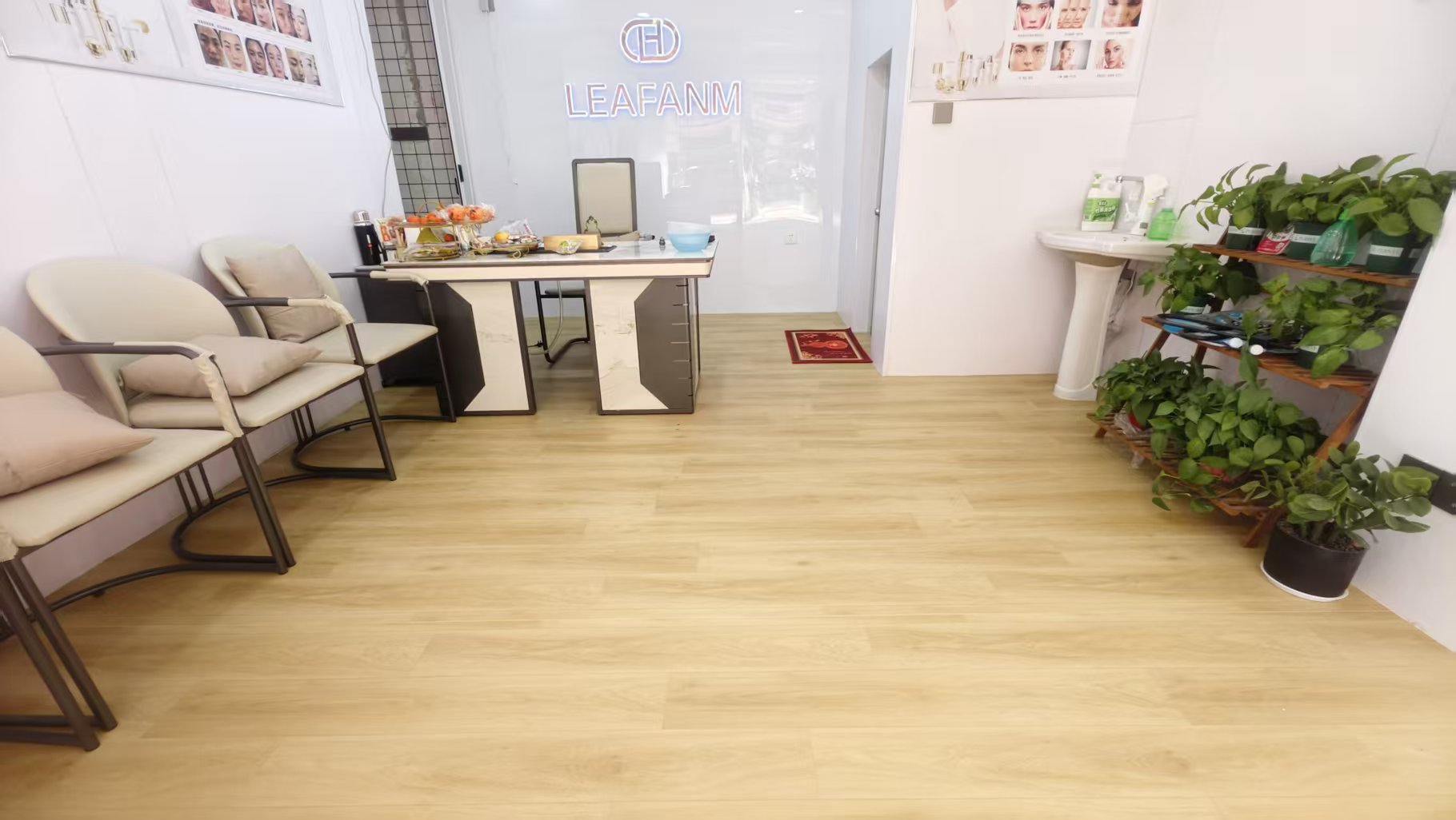 美容護(hù)膚門店P(guān)VC塑膠地板.jpg